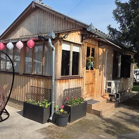 Estike Kerti Kucko Tatil Evi Berekfürdő